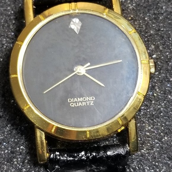 WOMEN DIAMOND CHIP WATCH LEATHER BAND WORKING ORIGINAL BOX - Picture 1 of 6